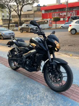 BAJAJ DOMINAR 200 