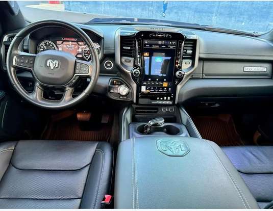 RAM-1500-5.7 V8 GASOLINA REBEL CD 4X4 AUTOMÁTICO RAM-1500-2022
