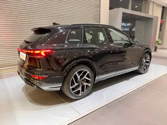 AUDI-Q6 E-TRON-2025