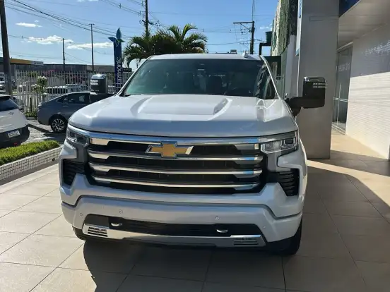 CHEVROLET-SILVERADO-5.3 V8 GASOLINA 1500 HIGH COUNTRY 4X4 AUTOMÁTICO CHEVROLET-SILVERADO-2024