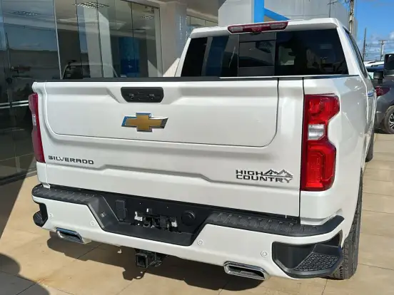 CHEVROLET-SILVERADO-5.3 V8 GASOLINA 1500 HIGH COUNTRY 4X4 AUTOMÁTICO CHEVROLET-SILVERADO-2024