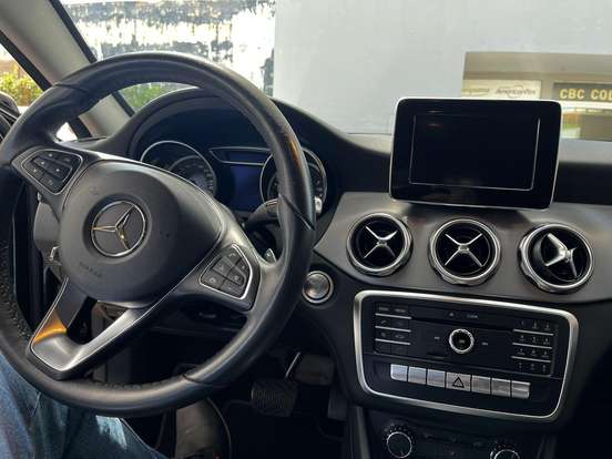 MERCEDES-BENZ-GLA 200-2017