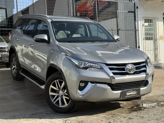 TOYOTA HILUX SW4 2.8 SRX 4X4 7 LUGARES 16V TURBO INTERCOOLER DIESEL 4P AUTOMÁTICO