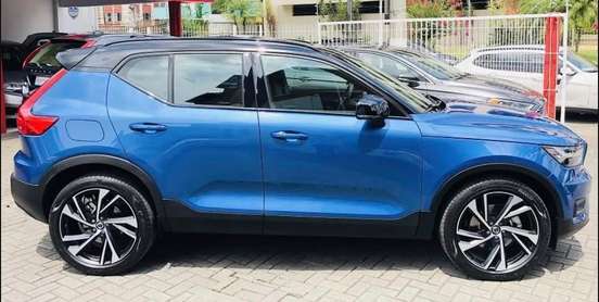 VOLVO-XC40-2020