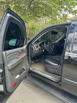 CHEVROLET-SUBURBAN-2009