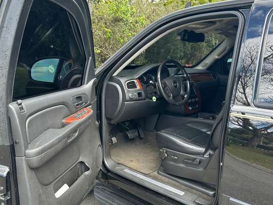 CHEVROLET-SUBURBAN-5.3 LT V8 4X4 GASOLINA 4P AUTOMÁTICO CHEVROLET-SUBURBAN-2009