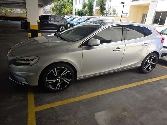 VOLVO-V40-2.0 T5 R-DESIGN GASOLINA 4P AUTOMÁTICO VOLVO-V40-2018