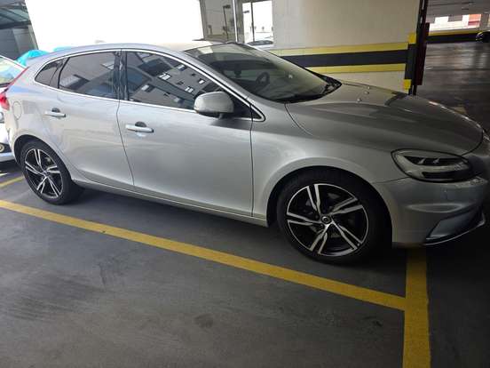 VOLVO-V40-2.0 T5 R-DESIGN GASOLINA 4P AUTOMÁTICO VOLVO-V40-2018