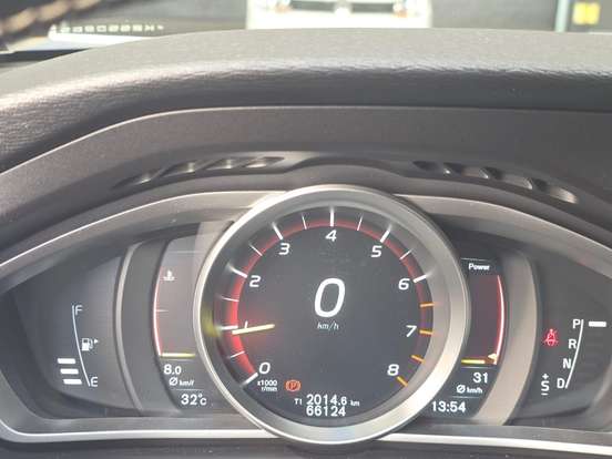VOLVO-V40-2.0 T5 R-DESIGN GASOLINA 4P AUTOMÁTICO VOLVO-V40-2018