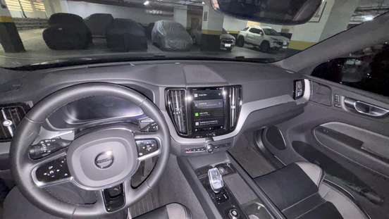 VOLVO-XC60-2023