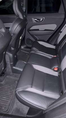 VOLVO-XC60-2023