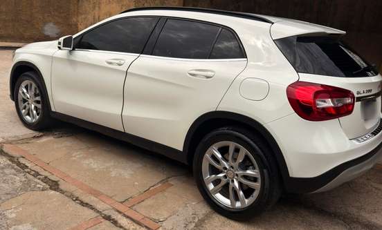 MERCEDES-BENZ-GLA 200-2017
