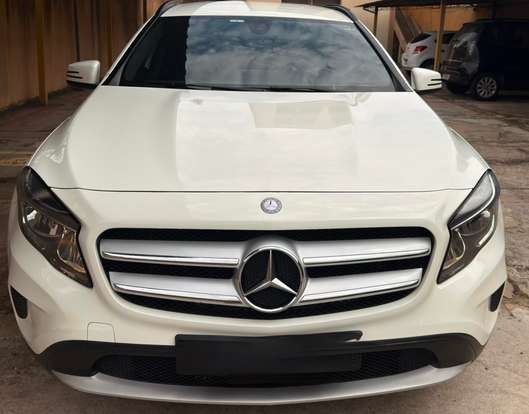 MERCEDES-BENZ-GLA 200-2017