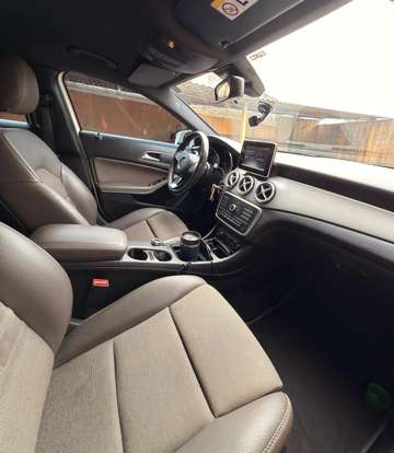 MERCEDES-BENZ-GLA 200-2017