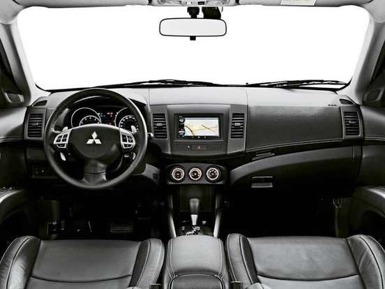 MITSUBISHI-OUTLANDER-3.0 GT 4X4 V6 24V GASOLINA 4P AUTOMÁTICO MITSUBISHI-OUTLANDER-2011