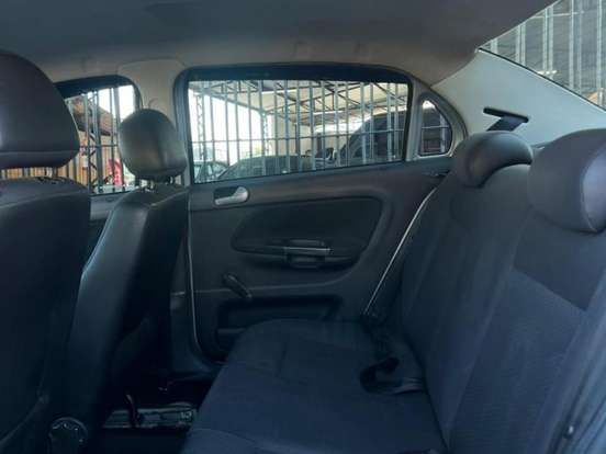VOLKSWAGEN-VOYAGE-1.6 MSI TOTALFLEX TRENDLINE 4P MANUAL VOLKSWAGEN-VOYAGE-2017