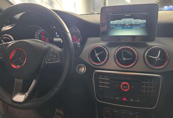 MERCEDES-BENZ-GLA 200-2015