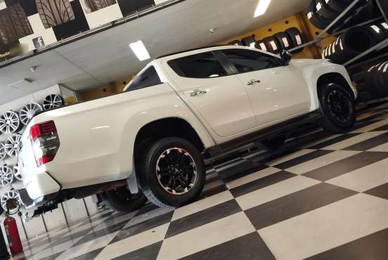 MITSUBISHI-L200 TRITON-2023