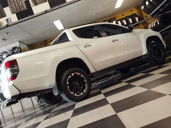 MITSUBISHI-L200 TRITON-2.4 16V TURBO DIESEL SPORT HPE CD 4P 4X4 AUTOMÁTICO MITSUBISHI-L200 TRITON-2023