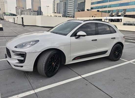 PORSCHE-MACAN-2016