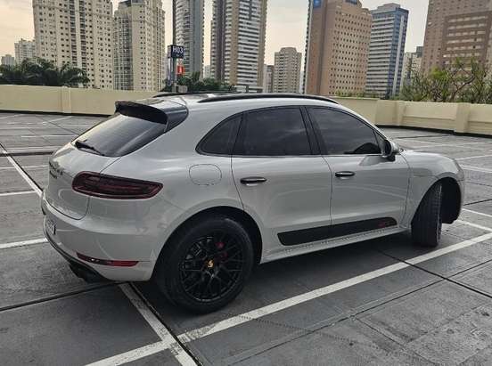 PORSCHE-MACAN-2016