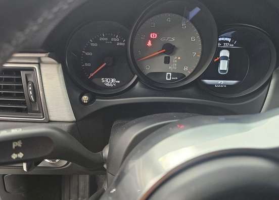 PORSCHE-MACAN-2016