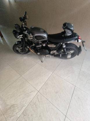 TRIUMPH SPEED TWIN 