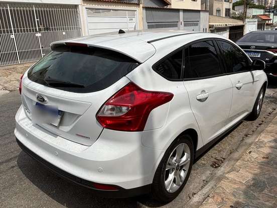 FORD-FOCUS-1.6 SE 16V FLEX 4P POWERSHIFT FORD-FOCUS-2013