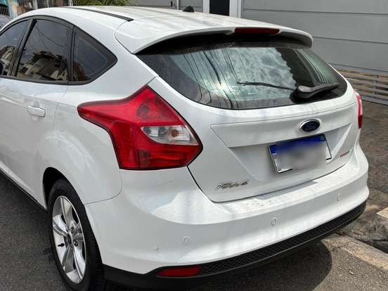 FORD-FOCUS-1.6 SE 16V FLEX 4P POWERSHIFT FORD-FOCUS-2013