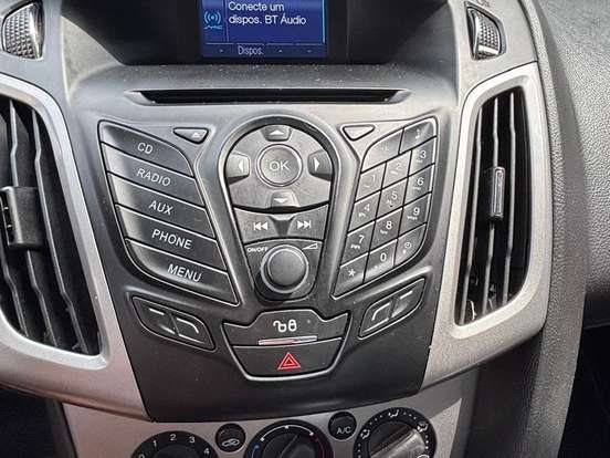 FORD-FOCUS-1.6 SE 16V FLEX 4P POWERSHIFT FORD-FOCUS-2013