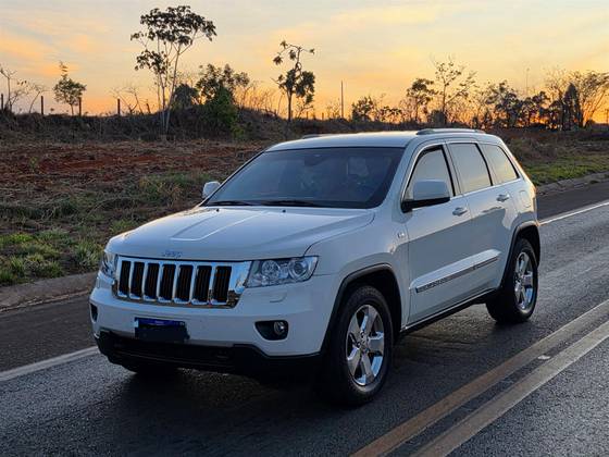 JEEP GRAND CHEROKEE 3.6 LAREDO 4X4 V6 24V GASOLINA 4P AUTOMÁTICO