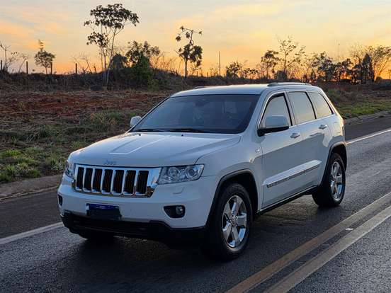 JEEP-GRAND CHEROKEE-3.6 LAREDO 4X4 V6 24V GASOLINA 4P AUTOMÁTICO JEEP-GRAND CHEROKEE-2010