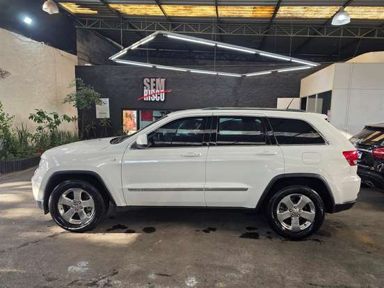 JEEP-GRAND CHEROKEE-3.6 LAREDO 4X4 V6 24V GASOLINA 4P AUTOMÁTICO JEEP-GRAND CHEROKEE-2010