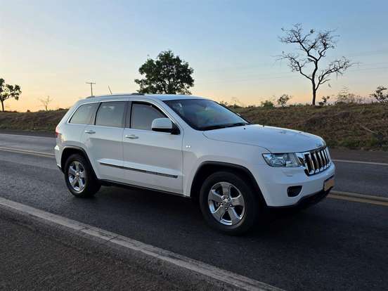JEEP-GRAND CHEROKEE-3.6 LAREDO 4X4 V6 24V GASOLINA 4P AUTOMÁTICO JEEP-GRAND CHEROKEE-2010