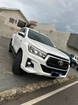 TOYOTA-HILUX-2019