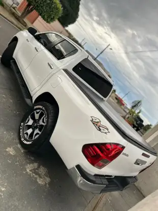 TOYOTA-HILUX-2019