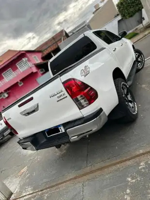 TOYOTA-HILUX-2019