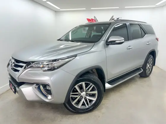 TOYOTA HILUX SW4 2.8 SRX 4X4 16V TURBO INTERCOOLER DIESEL 4P AUTOMÁTICO