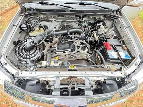 TOYOTA-HILUX SW4-2014
