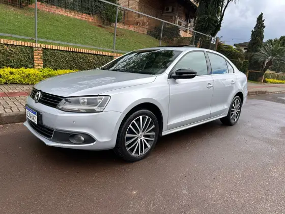 VOLKSWAGEN JETTA 2.0 TSI HIGHLINE 211CV GASOLINA 4P TIPTRONIC VOLKSWAGEN JETTA 2.0 TSI HIGHLINE 211CV GASOLINA 4P TIPTRONIC
