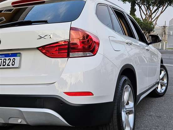 BMW-X1-2.0 16V TURBO GASOLINA SDRIVE20I 4P AUTOMÁTICO BMW-X1-2014