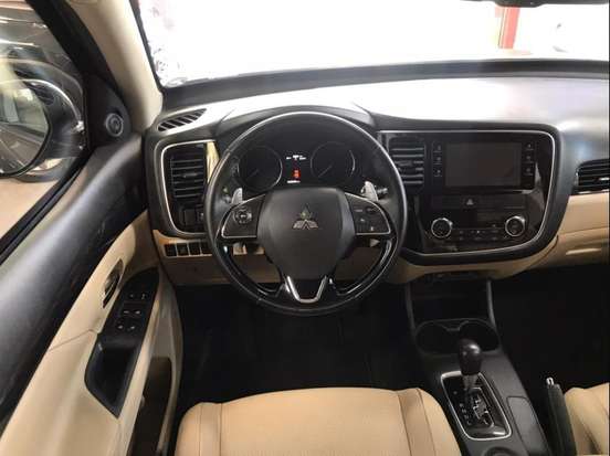 MITSUBISHI-OUTLANDER-2016