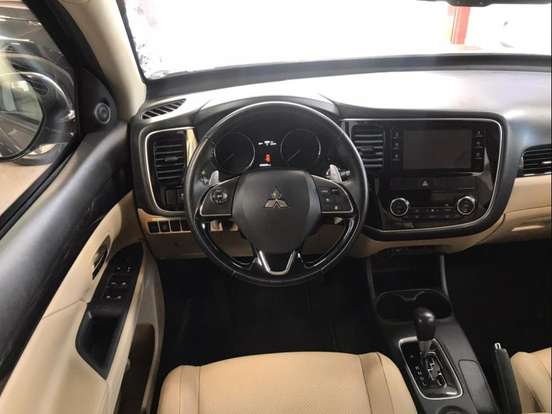 MITSUBISHI-OUTLANDER-3.0 GT 4X4 V6 24V GASOLINA 4P AUTOMÁTICO MITSUBISHI-OUTLANDER-2016