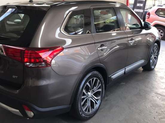 MITSUBISHI-OUTLANDER-3.0 GT 4X4 V6 24V GASOLINA 4P AUTOMÁTICO MITSUBISHI-OUTLANDER-2016