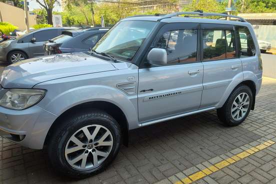 MITSUBISHI-PAJERO TR4-2.0 4X4 16V 140CV FLEX 4P AUTOMÁTICO MITSUBISHI-PAJERO TR4-2013