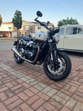 TRIUMPH SPEED TWIN 