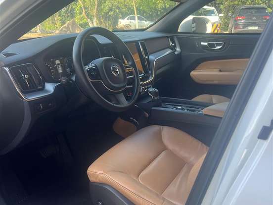 VOLVO-XC60-2.0 T5 GASOLINA MOMENTUM AWD GEARTRONIC VOLVO-XC60-2018