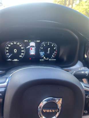 VOLVO-XC60-2018