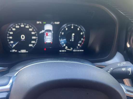 VOLVO-XC60-2.0 T5 GASOLINA MOMENTUM AWD GEARTRONIC VOLVO-XC60-2018