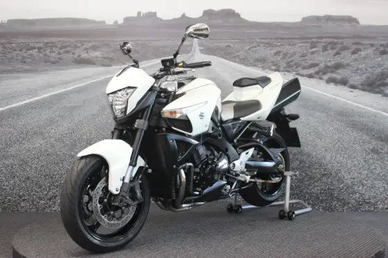 SUZUKI GSX 1300 B-KING 